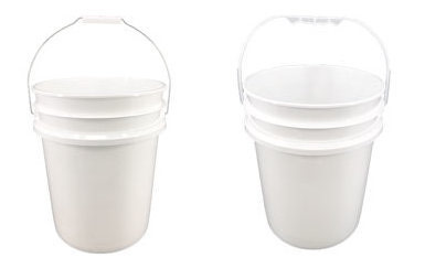 Plastic vs Metal Handles 
